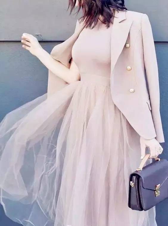 春季纱裙2022新款网红款,春季最洋气的纱裙