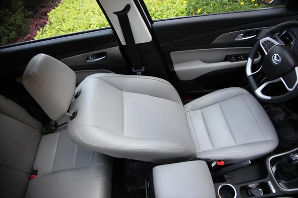 宋楠：甩开套路试驾1.3T北汽幻速S5