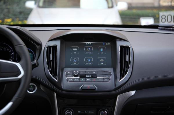 宋楠：甩开套路试驾1.3T北汽幻速S5