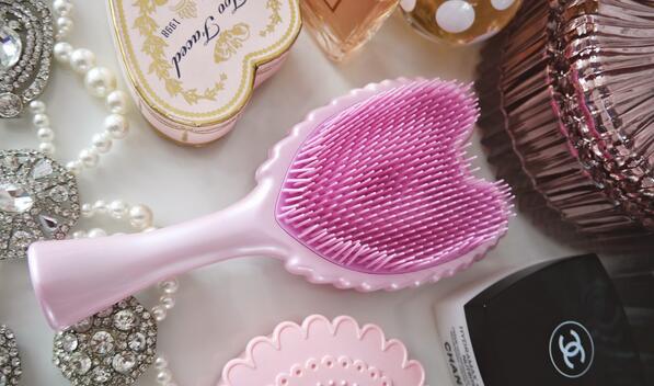 脸书让妹子尖叫的发梳，竟然是这些！