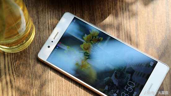 华为这台手机有千七元机王称号，如今腰砍45%售价不到899