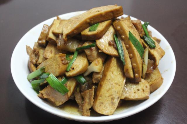 攸县香干炒肉真的怎么吃都不会腻,攸县香干芹菜炒肉家常做法