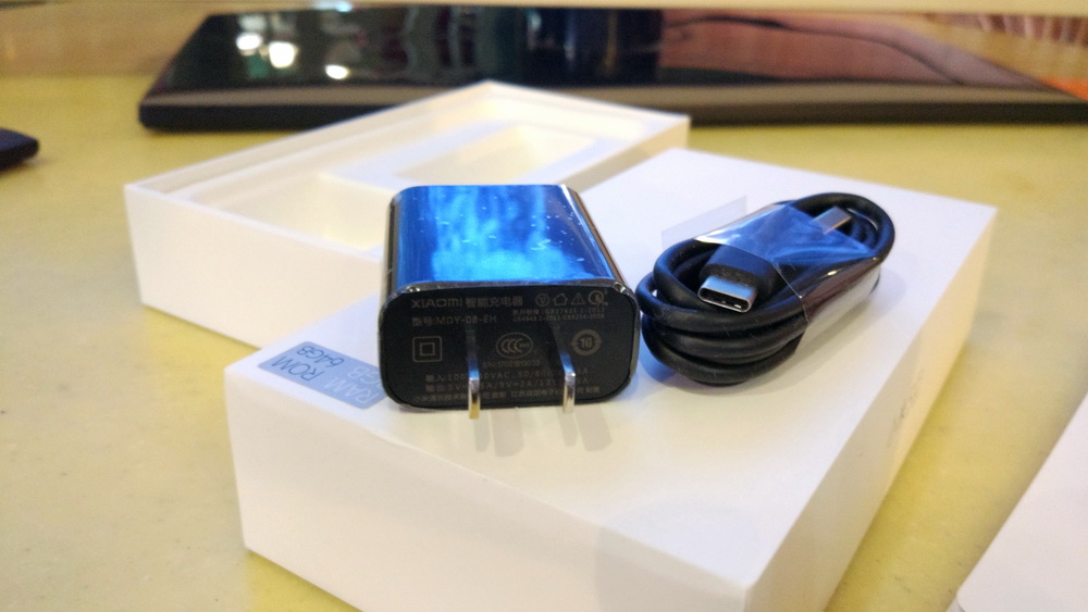 这是一部真小米手机,又轻又薄的小米手机5c