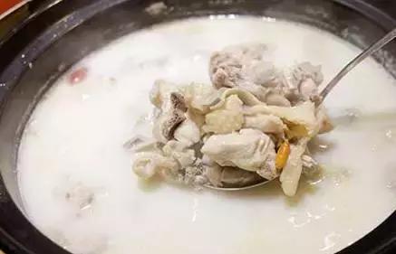 直男别再傻傻叫女朋友多喝热水了,直男们别再回复多喝热水