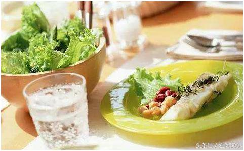 痛风发作时能不能吃降尿酸的药物,痛风病人到底不能吃什么食物