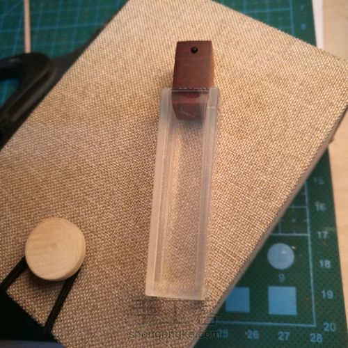 香槟金箔与木吊坠