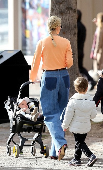 恶毒美媒体抓住伊凡卡川普的大屁股说事,怪只怪4千块的牛仔宽裤