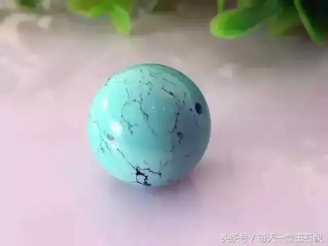 绿松石用酒精泡了一个晚上,绿松石清水洗后凉凉的立马就干了