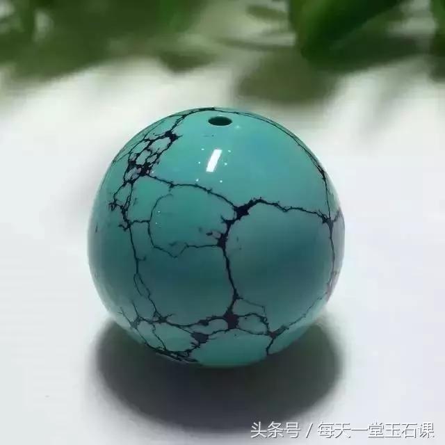 绿松石用酒精泡了一个晚上,绿松石清水洗后凉凉的立马就干了