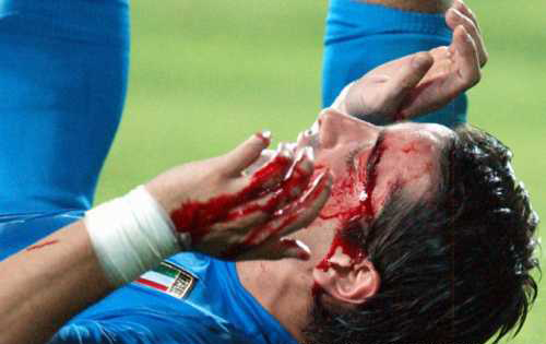 足球韩国黑哨处理结果,韩国当红队长被判5年