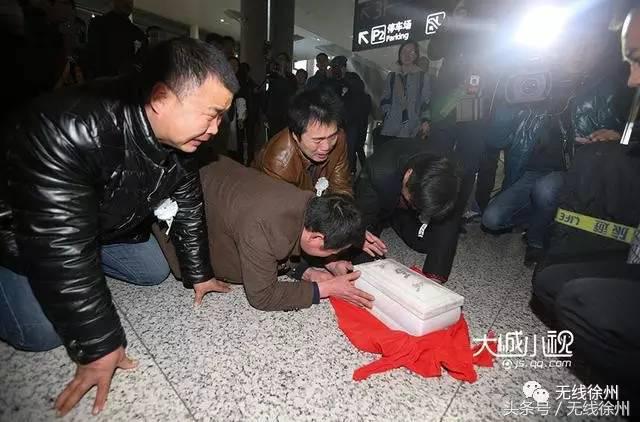 家人伴着一碗饺子等70年，老母亲遗愿：让他在我坟前烧点纸