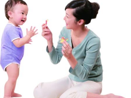 孩子吃饭来回跑如何正确引导,孩子吃饭时总要到处跑怎么办