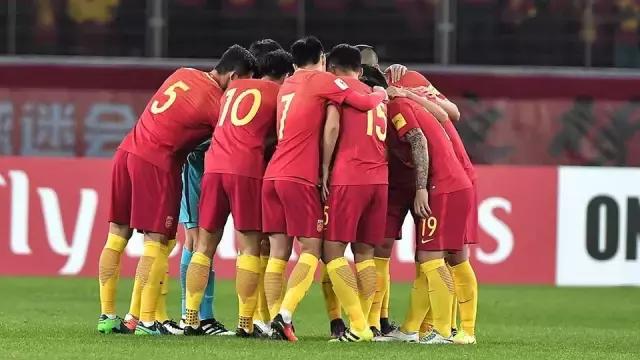 长沙国足1:0胜韩国队赛后,于大宝与韩国球员冲突