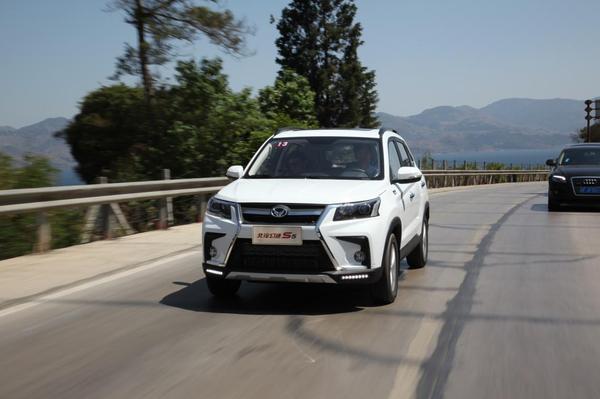 宋楠：甩开套路试驾1.3T北汽幻速S5