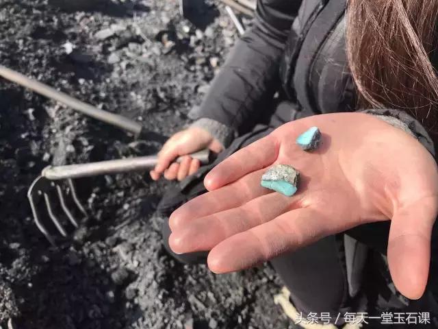 绿松石用酒精泡了一个晚上,绿松石清水洗后凉凉的立马就干了