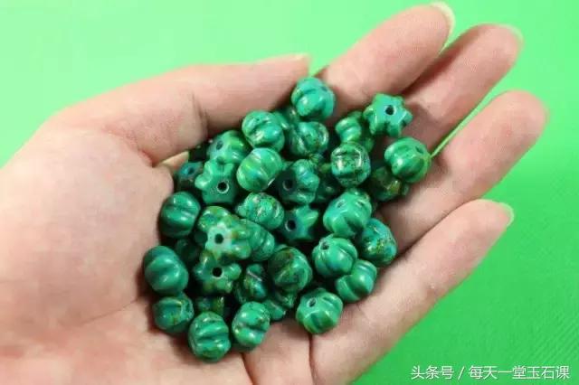 绿松石用酒精泡了一个晚上,绿松石清水洗后凉凉的立马就干了