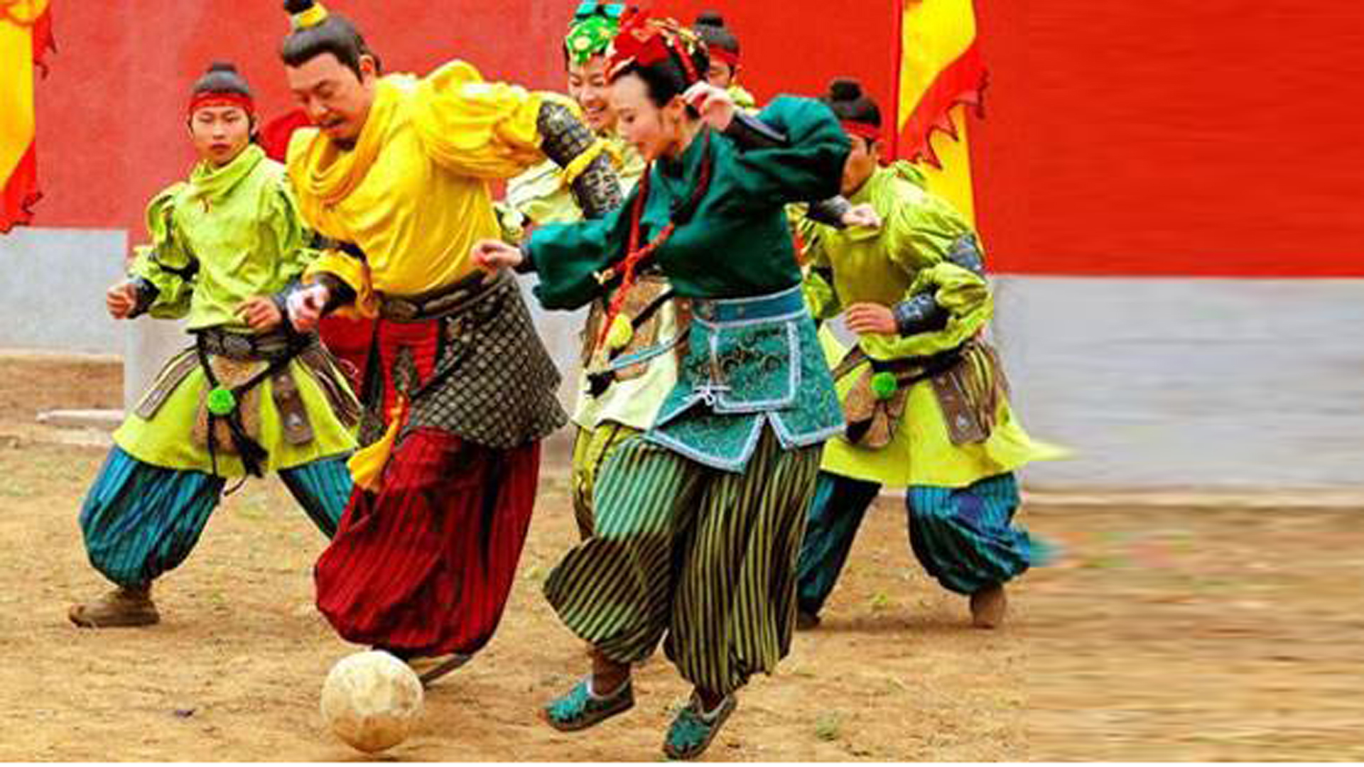 给孩子们一个机器人蹴鞠的“战场”，也让他们热血沸腾！