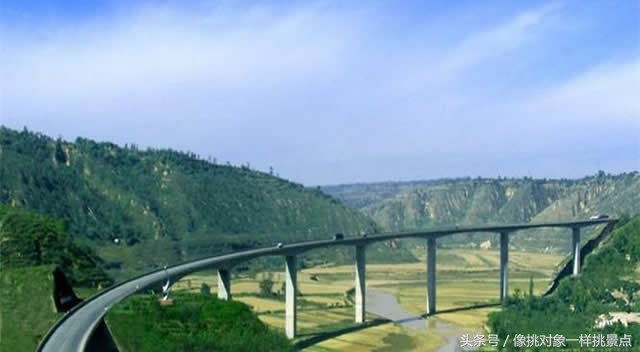 中俄边境俄罗斯人代购,中俄边境两城市就隔一条河