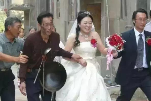 在婚礼上遇到过哪些奇葩的事,婚礼那些奇葩搞笑的事