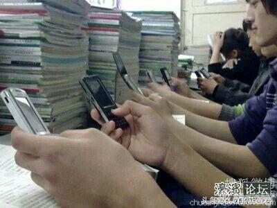 学生上课玩手机学校一般怎么处理,学生上课玩手机不可弥补的错误