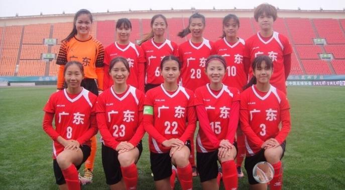 “中国会击败韩国的”足球宝贝熊熙说,“难忘38度高温训练”