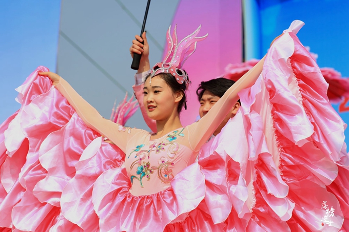 五彩小花童，在杏花从中上演三生三世！