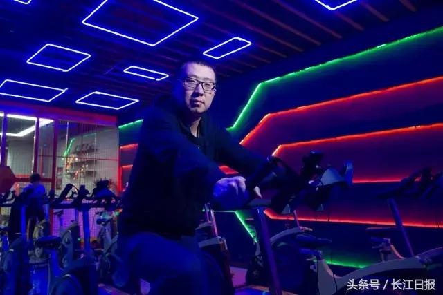 武汉这群人脑壳一定“坏”掉了！大家挤破头进BAT他们逆向而行