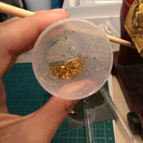 香槟金箔与木吊坠