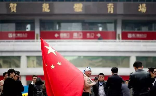 长沙国足1:0胜韩国队赛后,于大宝与韩国球员冲突