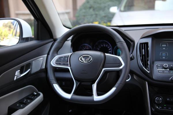 宋楠：甩开套路试驾1.3T北汽幻速S5