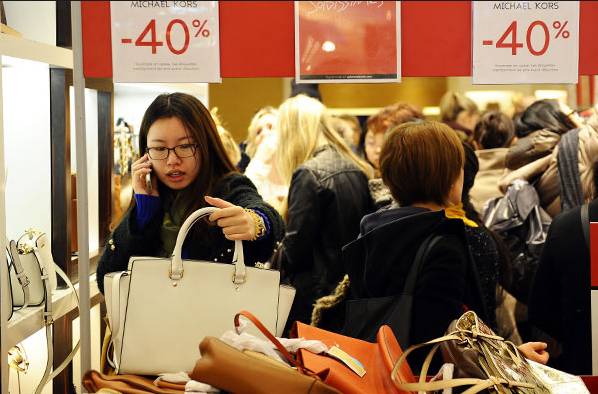 英国伦敦奥特莱斯 (伦敦奥特莱斯一片欢腾)