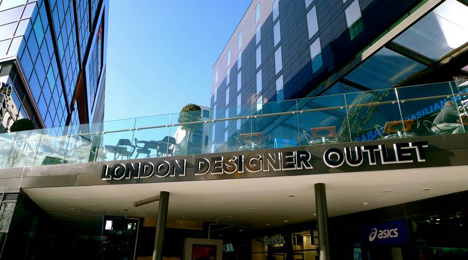 英国伦敦奥特莱斯 (伦敦奥特莱斯一片欢腾)