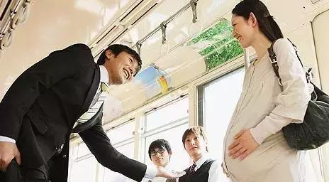 孕期见红怎么回事严重吗,孕期见红怎么处理