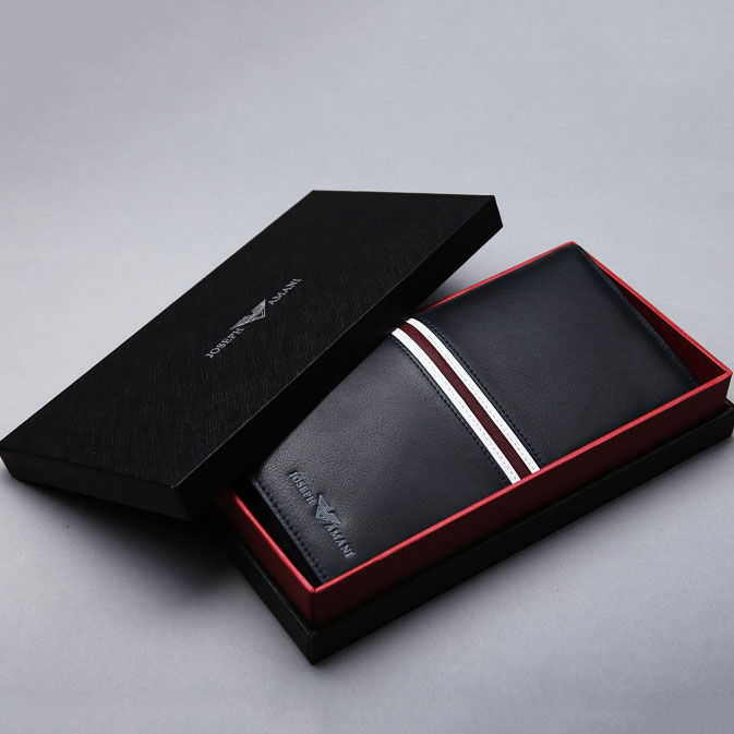 送他一款钱包,悄悄贴上你们的合照