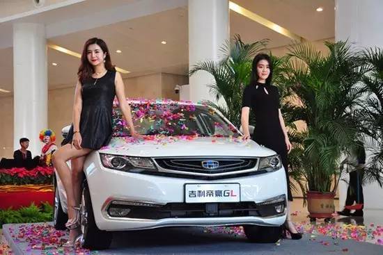 今天我去买车了！大伙看看劳斯莱斯幻影怎么样