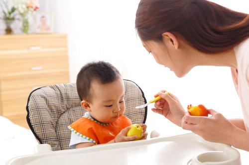 孩子吃饭来回跑如何正确引导,孩子吃饭时总要到处跑怎么办