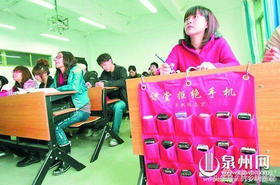 学生上课玩手机学校一般怎么处理,学生上课玩手机不可弥补的错误