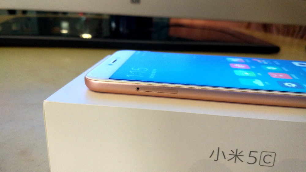 这是一部真小米手机,又轻又薄的小米手机5c