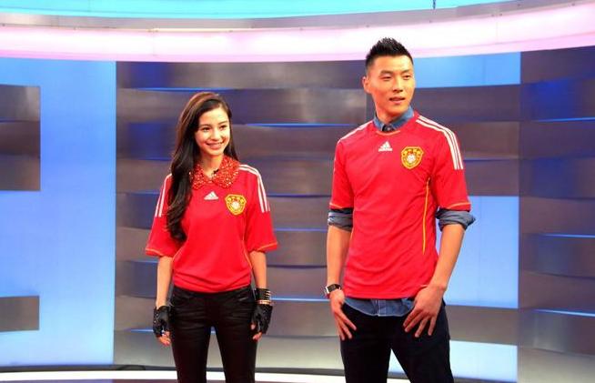 国足女明星球迷,国足女球迷欢呼