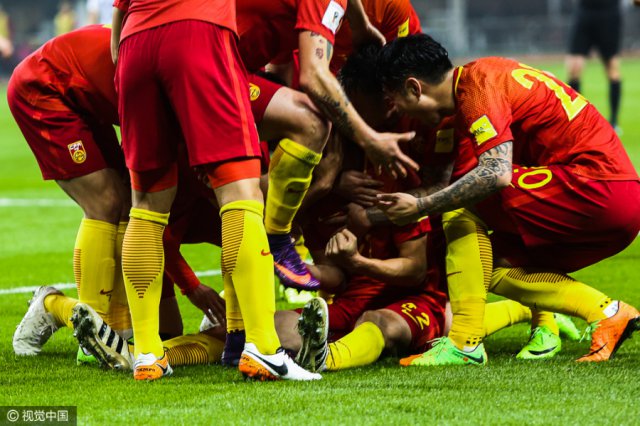 长沙国足1:0胜韩国队赛后,于大宝与韩国球员冲突