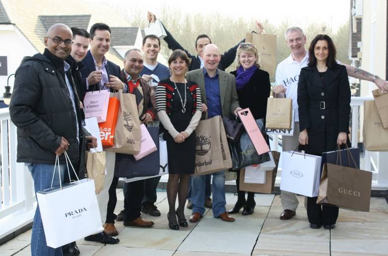 英国伦敦奥特莱斯 (伦敦奥特莱斯一片欢腾)