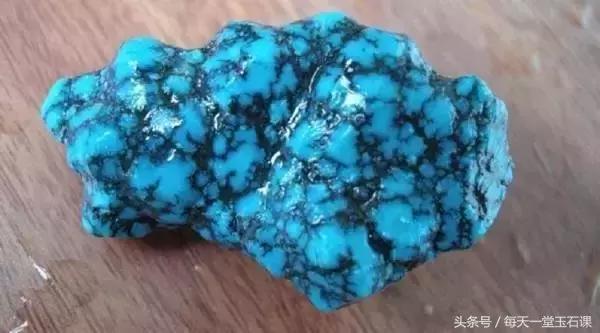 绿松石用酒精泡了一个晚上,绿松石清水洗后凉凉的立马就干了