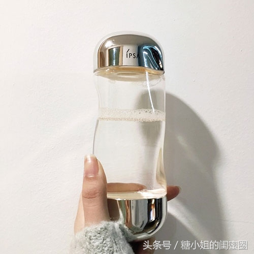 你是各种瓶瓶罐罐的化妆水收集癖吗?得意地大声说我是!