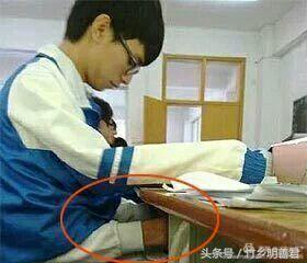 学生上课玩手机学校一般怎么处理,学生上课玩手机不可弥补的错误