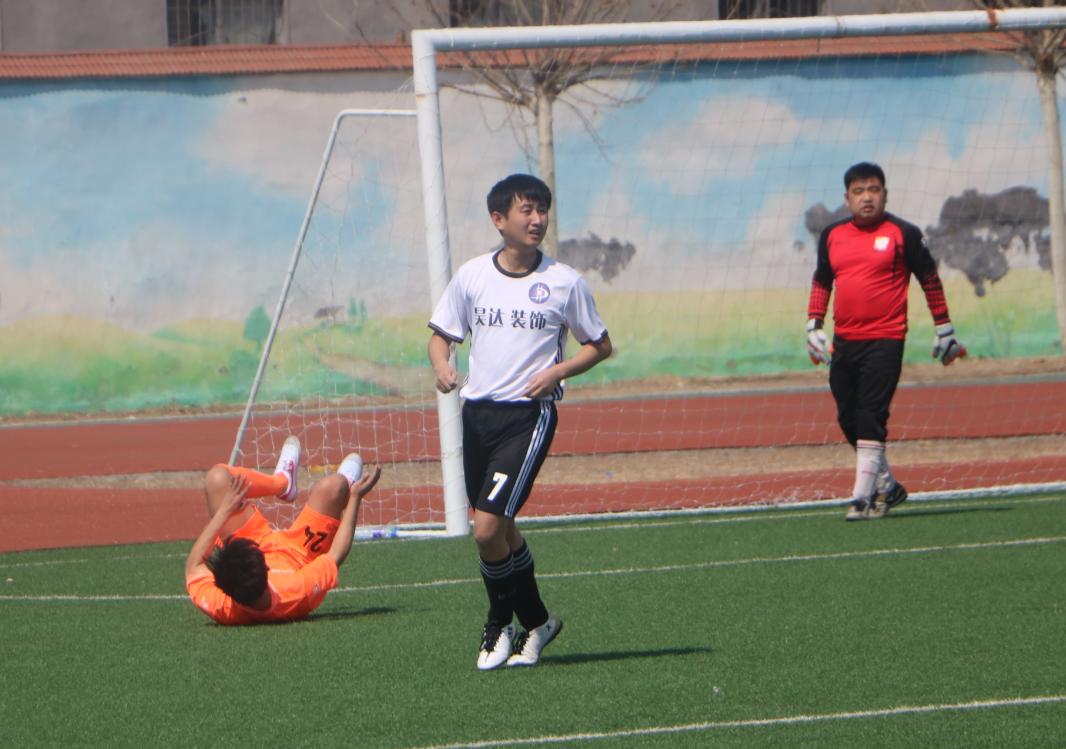 足球比赛海报泰山,足球联赛开赛海报