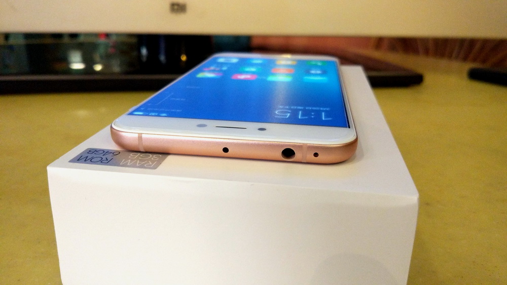 这是一部真小米手机,又轻又薄的小米手机5c