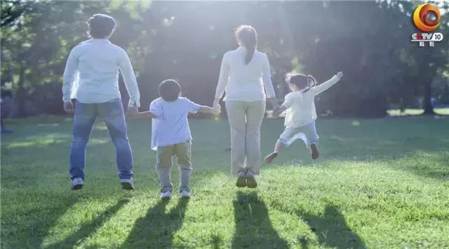 嘴角起泡上火了吃什么降火最快,嘴角起泡怎么判断是疱疹还是上火