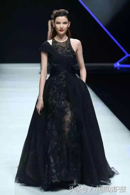 在复古的猜测中醒来，在超模的回忆中离去，在董力的一剑中沦陷