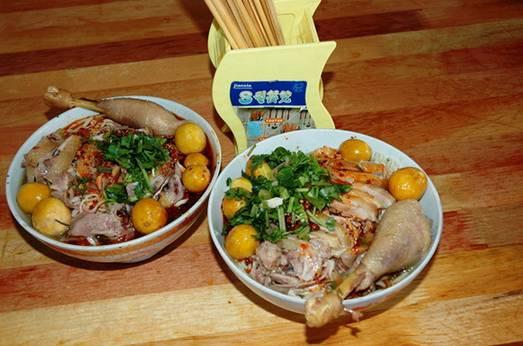 浜戝崡娉歌タ鍘跨編濂虫紓浜悧,浜戝崡绾㈡渤娉歌タ缇庡コ