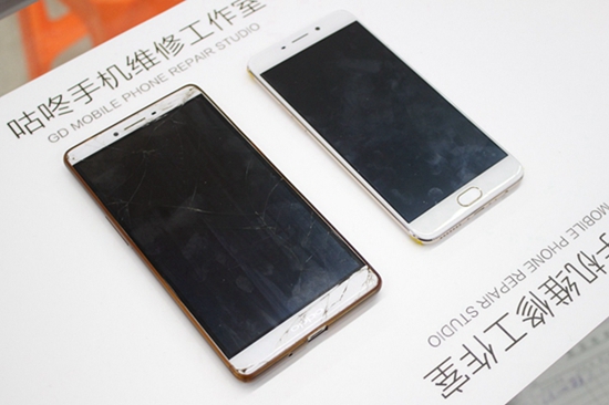 手机维修店手机屏幕更换注意什么,手机维修店不给换自带外屏的原因